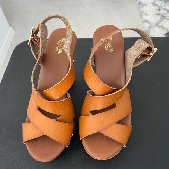 Platforms - Picture 2 of 4